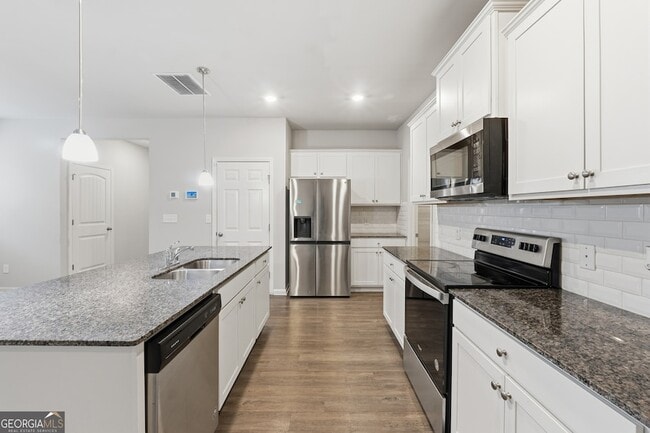 Building Photo - 6615 Bluffview Dr