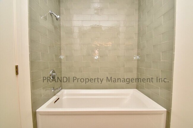 Building Photo - 107 G St