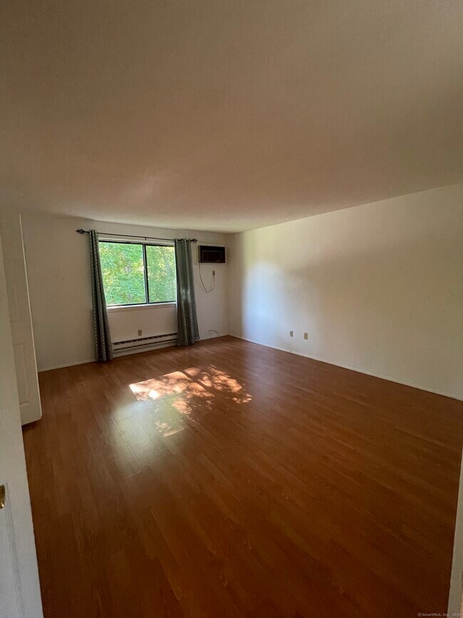Building Photo - 11 King Arthur Dr