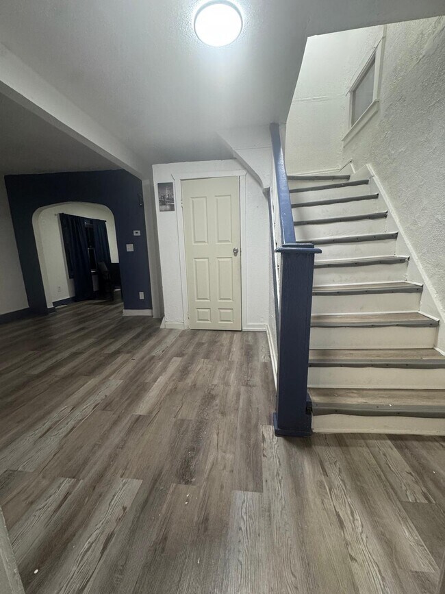 Building Photo - 455 Irwin Ave