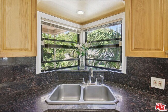 Building Photo - 5667 Heatherdale Dr