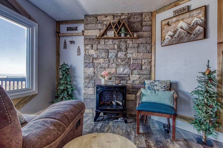 Primary Photo - 1386 Ski View Dr