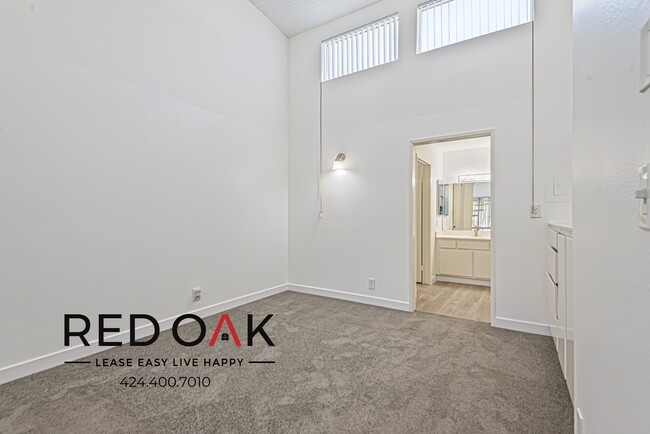 Building Photo - 8430 1/2 Cedros Ave-333