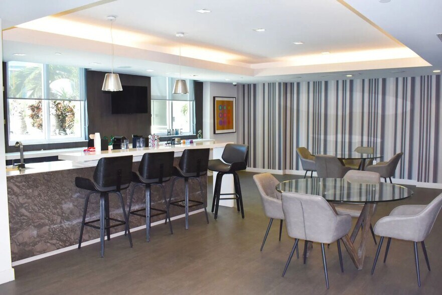 Building Photo - 110 SW 12th St