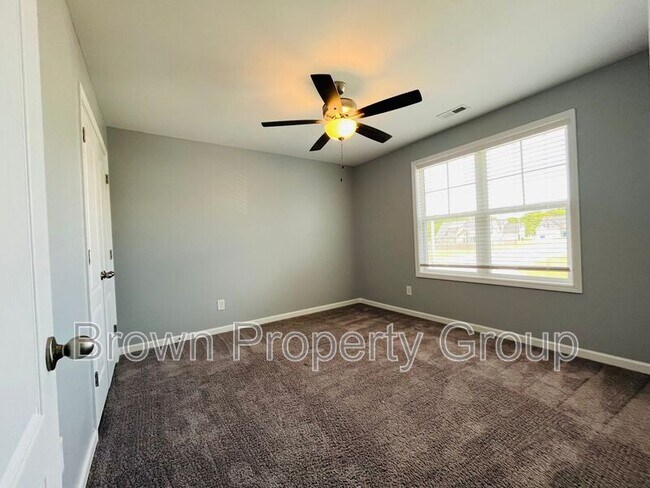 Building Photo - 2165 Stonewash Dr