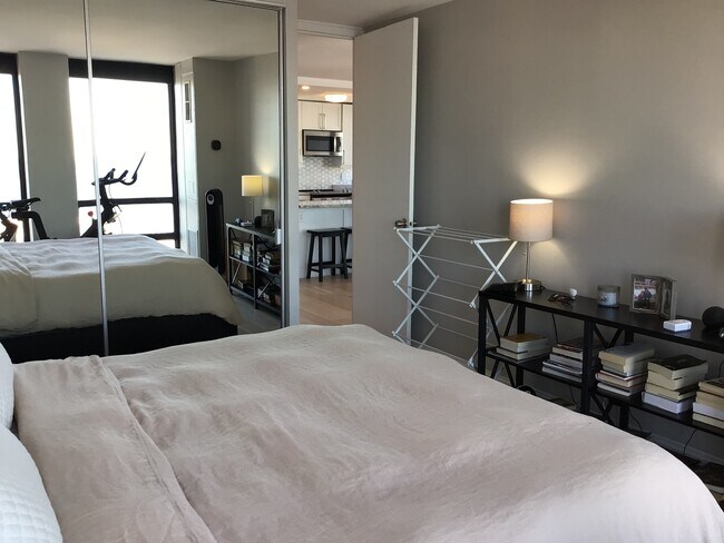 Building Photo - 1660 N La Salle Dr