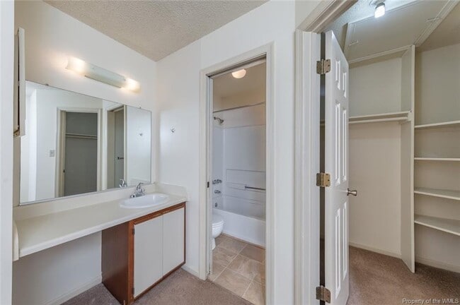 Building Photo - 105K Stratford Dr