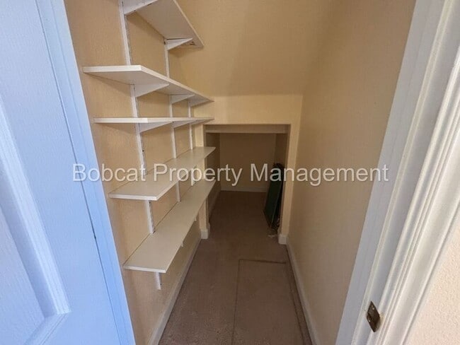 Building Photo - 1231 Flintwood Dr
