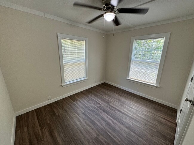 Building Photo - Renovated 3/1 House in South Rome- $1,095