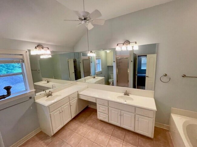 Building Photo - 3601 Serena Woods Ct