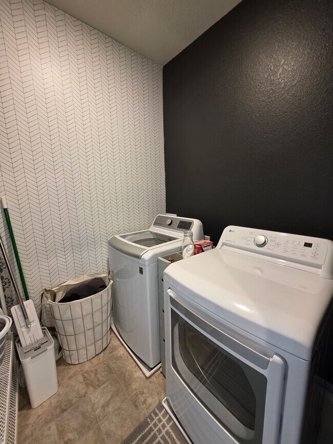 Building Photo - Beautiful Newer Build 3 Bedroom Home in Be...