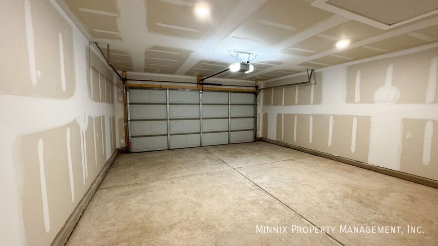 Building Photo - 2136 Kokomo Ave