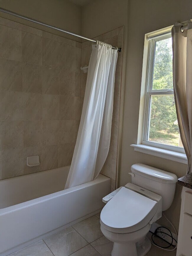 Building Photo - Townsend - 3 Bed 3 Bath Townhome
