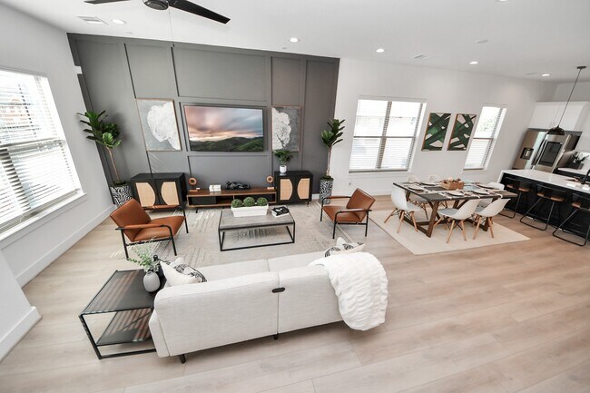 Building Photo - 2524 Live Oak St