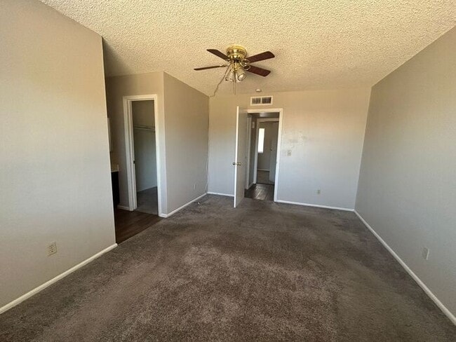 Building Photo - 456 N Glenview