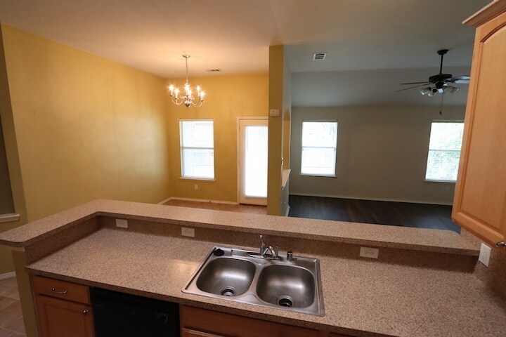 Building Photo - 1000 Warbler Ln