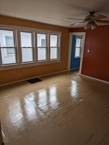 Building Photo - 305 W Harris St