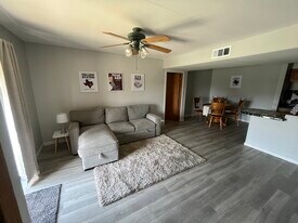 Building Photo - 904 University Oaks Blvd