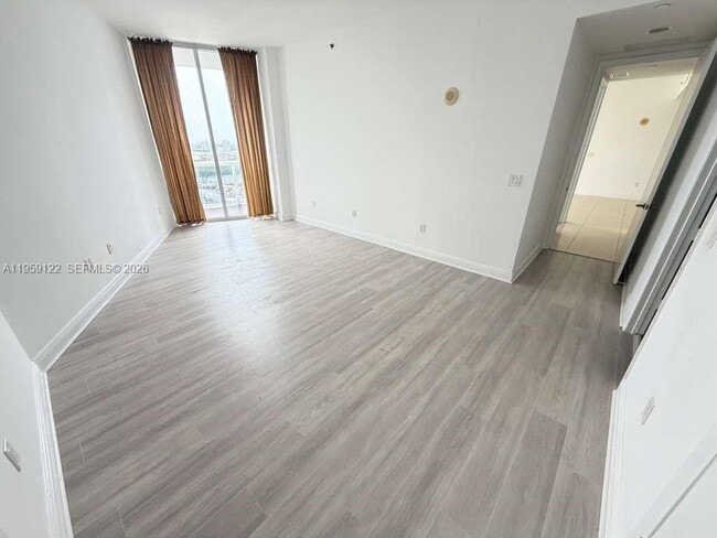 Building Photo - 15901 Collins Ave