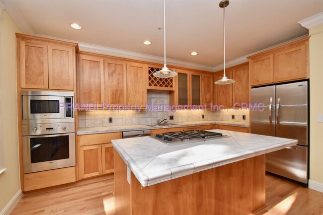 Building Photo - Coming Soon! 3 Bedroom Larkspur Townhouse.