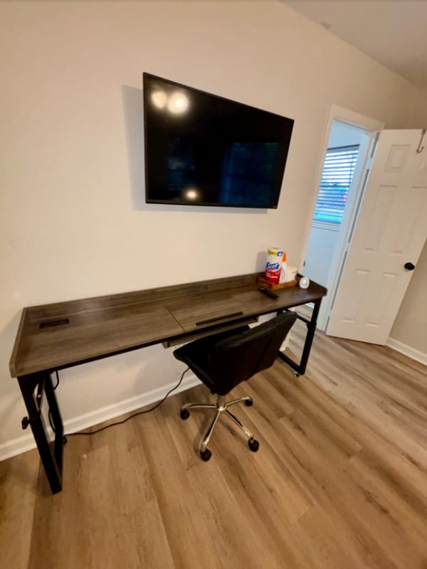 Building Photo - 1528 E Devine St