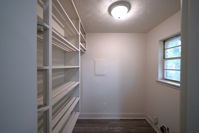 Building Photo - 3887 Rosita Ave