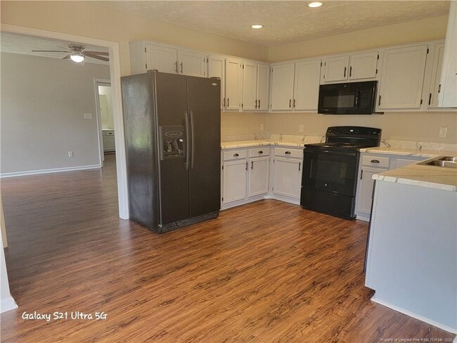 Building Photo - 409 Sparrow Dr