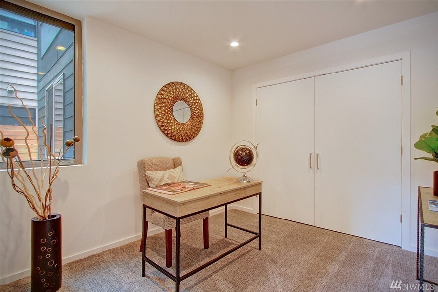 Building Photo - 5953 Fauntleroy Way SW