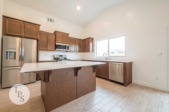 Building Photo - 2022 South/East Fresno Home, 4BR/2BA - Lots of Amenities!