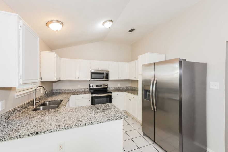 Building Photo - 512 Blue Haze Dr