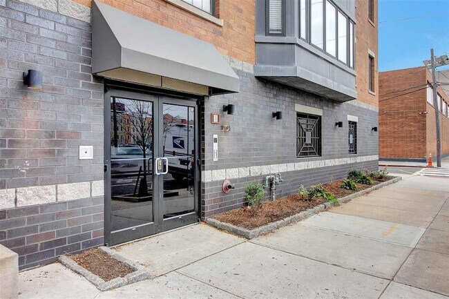 Building Photo - 701 Monroe St