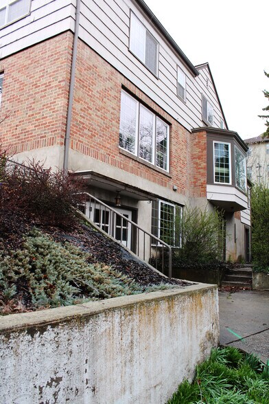 Building Photo - 905 NE C St