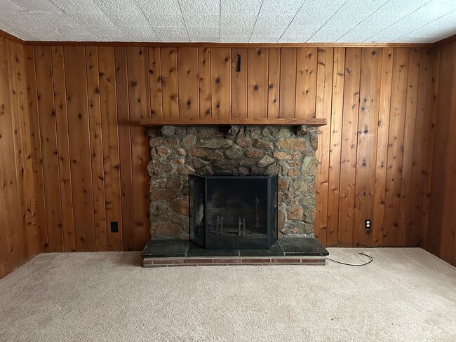 Building Photo - Charming Cottage