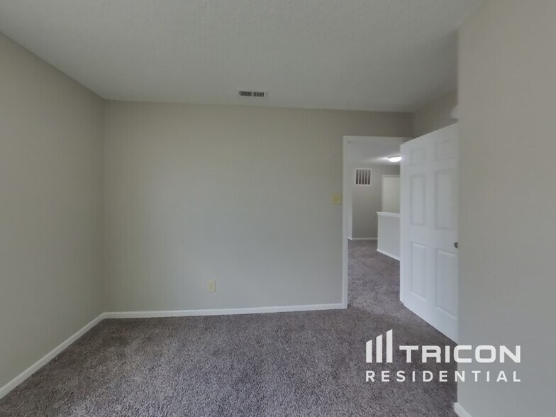 Building Photo - 10740 Wymm Ln