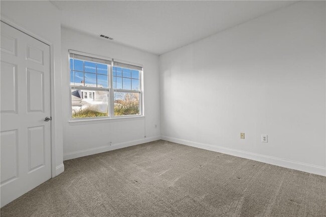 Building Photo - 106 E Mill St