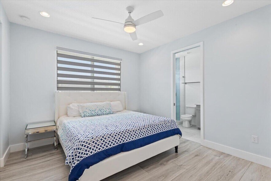 Building Photo - 15377 Green River Ct