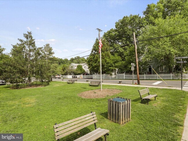 Building Photo - 11713 Henderson Rd
