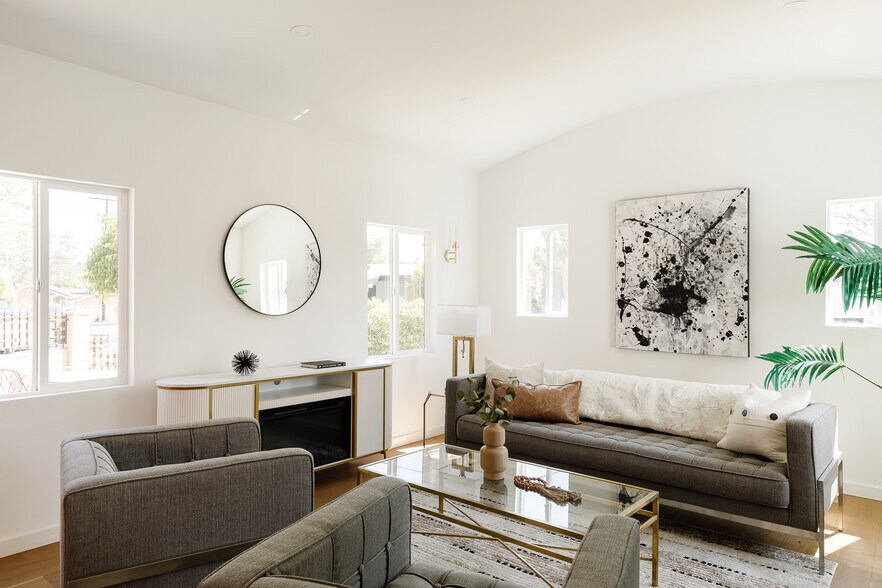 Building Photo - 4879 Hartwick St