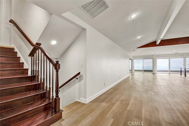 Building Photo - 3921 Calle Real