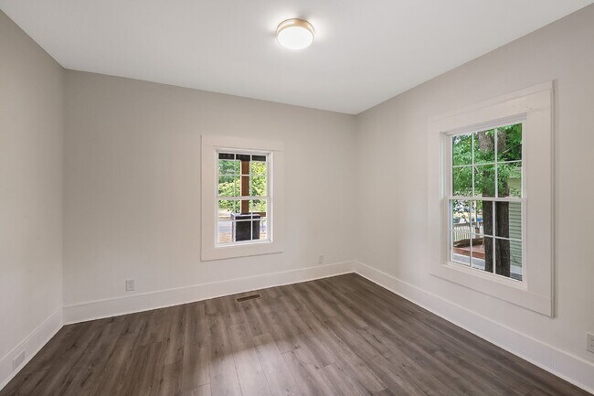 Building Photo - 114 N Guthrie Ave