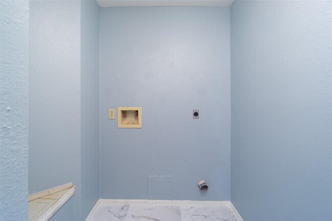 Building Photo - 2902 Laurelridge Dr
