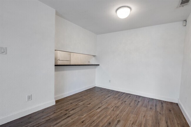 Building Photo - 2200 E Trinity Mls Rd