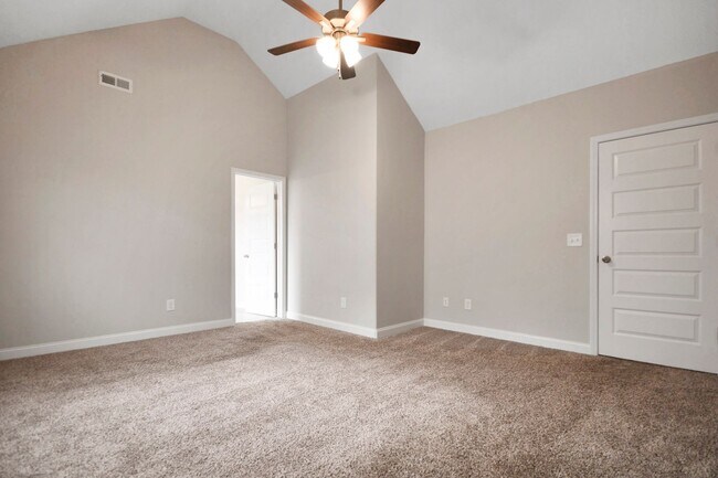 Building Photo - Pet Friendly Four Bedroom!