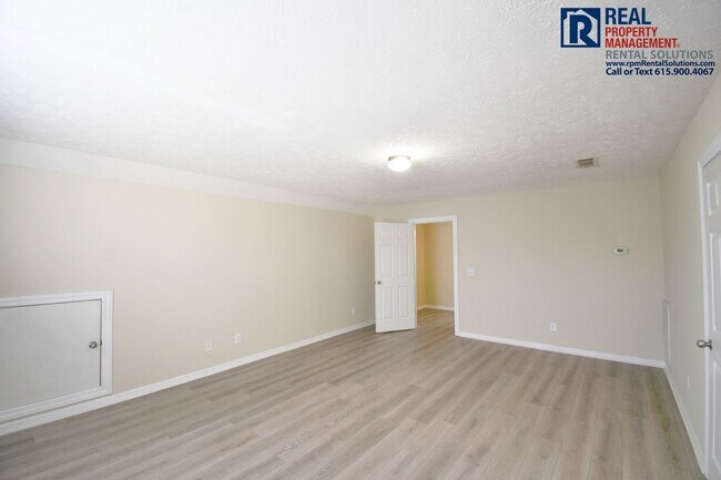 Building Photo - Wonderful 3 bedroom 3 bath home with HUGE bonus room! Washer/dryer included and attached garage!