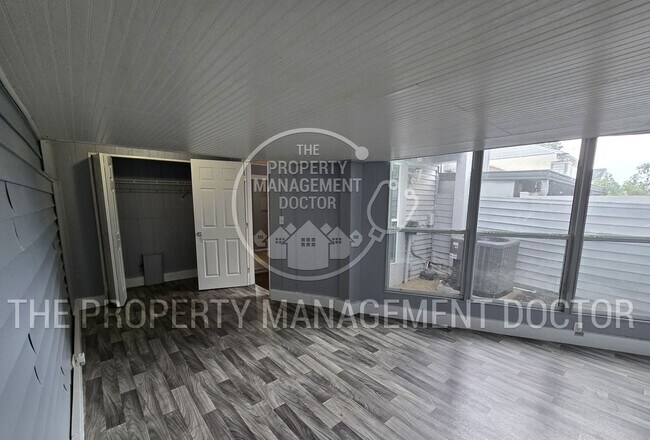 Building Photo - MOVE IN SPECIAL - 4BR/2.5BA Tampa Home | Dual Kitchen Areas, Private Bedroom & Fresh Updates