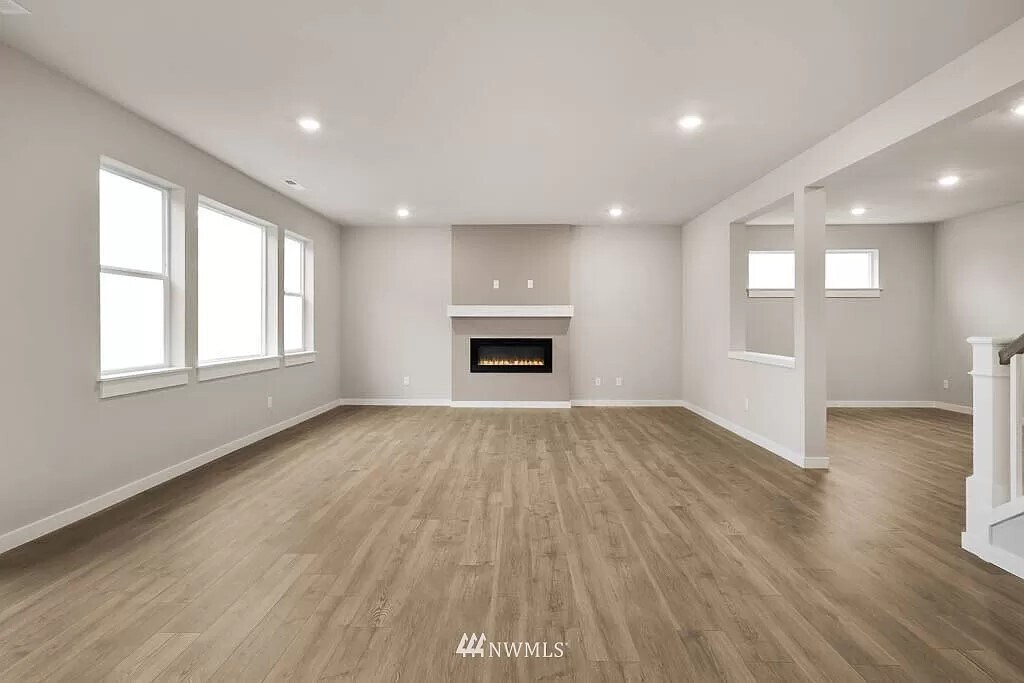 Building Photo - 18717 111th Ave E