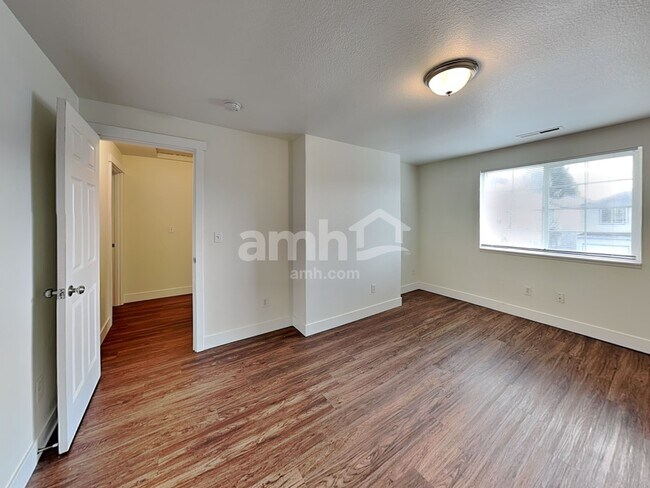 Building Photo - 16961 SW Cashew Way