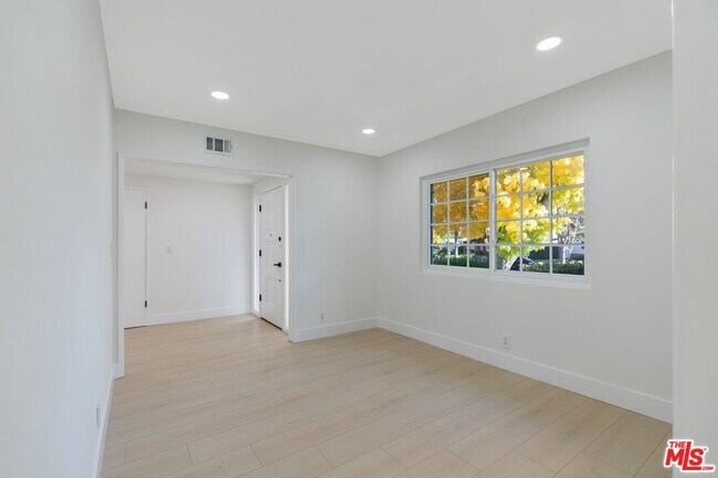 Building Photo - 22563 Tiara St