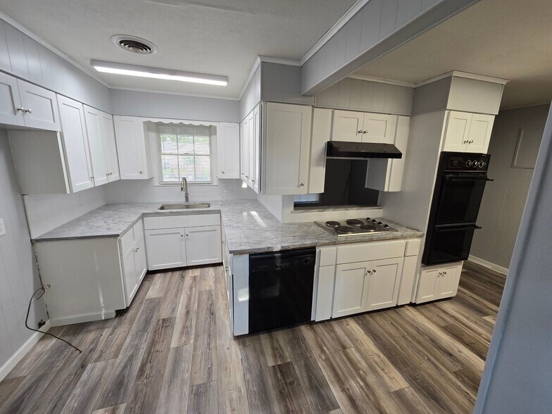 Building Photo - 10922 Myrtice Dr