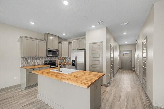 Building Photo - 9055 Golden Eye Dr